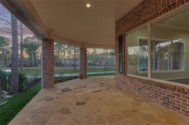 196 W Pines Drive, Montgomery, TX 77356