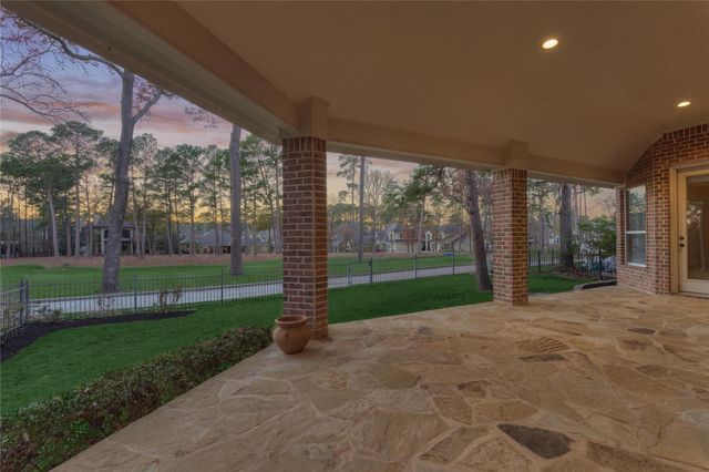 196 W Pines Drive, Montgomery, TX 77356