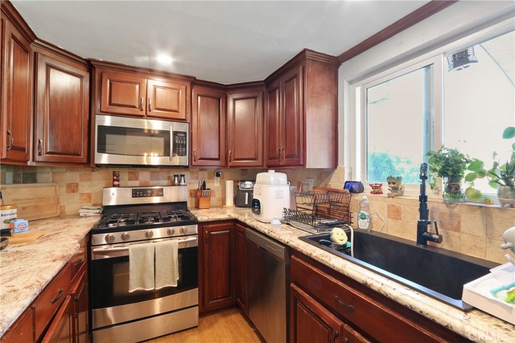 Image 9 of property listing at 1571 S Reservoir D, Pomona, CA 91766