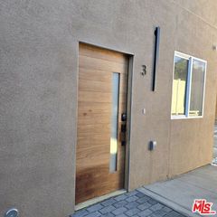 10829 Peach Grove Street 3, North Hollywood (los Angeles), CA 91601