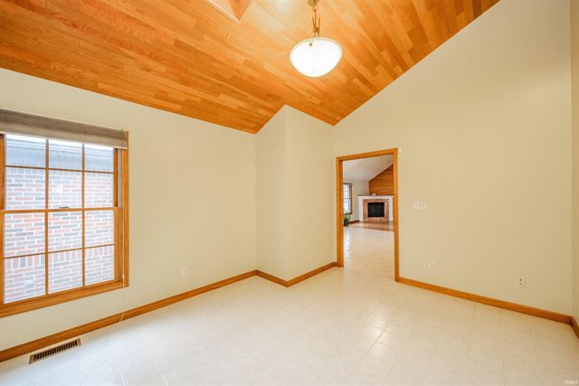 2405 N Wicklow Drive, Muncie, IN 47304