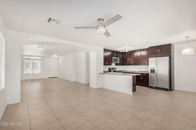 8617 W VOGEL Avenue, Peoria, AZ 85345