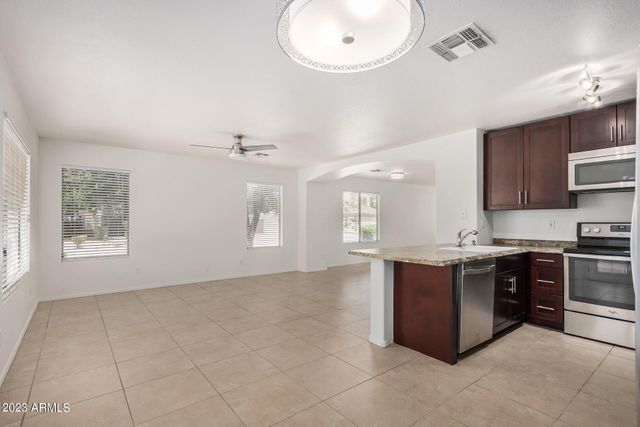 8617 W VOGEL Avenue, Peoria, AZ 85345