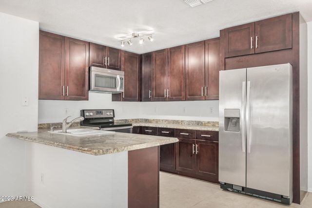 8617 W VOGEL Avenue, Peoria, AZ 85345