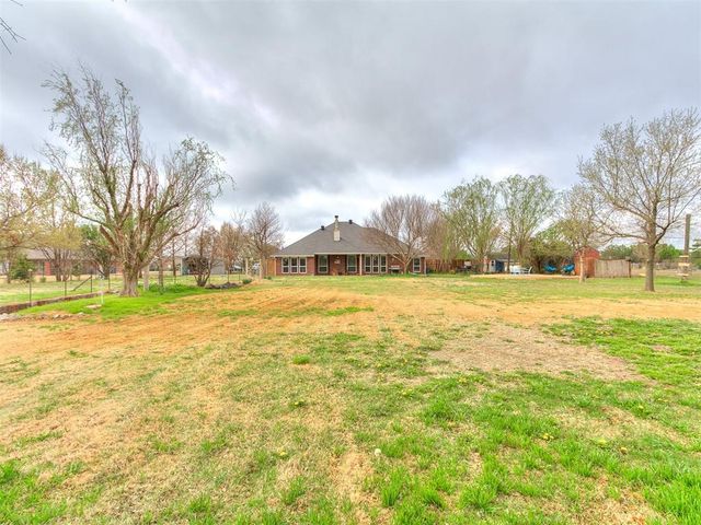4949 Penn Place Place, Edmond, OK 73025