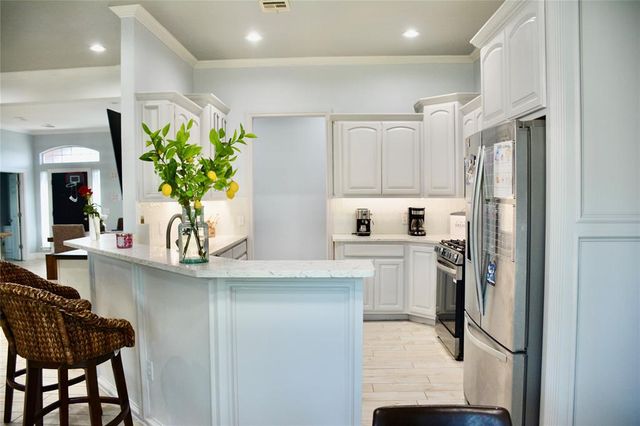 4949 Penn Place Place, Edmond, OK 73025