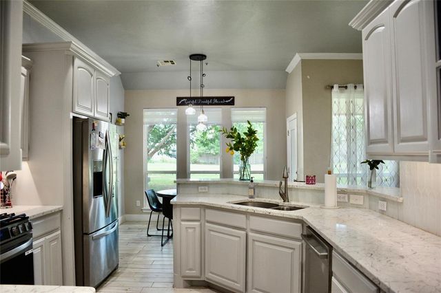 4949 Penn Place Place, Edmond, OK 73025