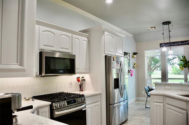 4949 Penn Place Place, Edmond, OK 73025