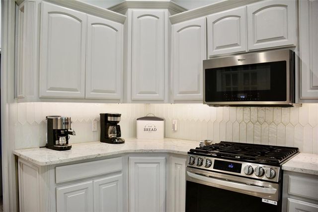 4949 Penn Place Place, Edmond, OK 73025
