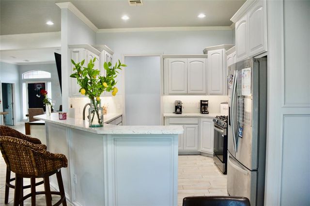 4949 Penn Place Place, Edmond, OK 73025