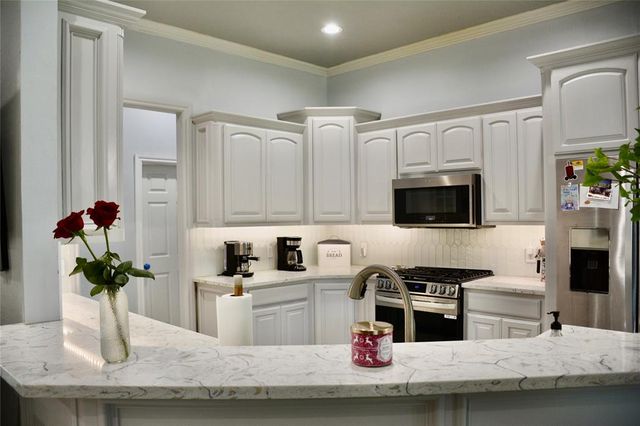 4949 Penn Place Place, Edmond, OK 73025