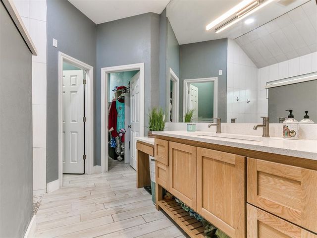 4949 Penn Place Place, Edmond, OK 73025