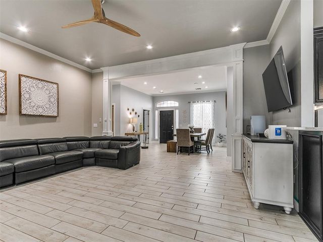 4949 Penn Place Place, Edmond, OK 73025