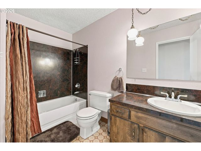 23173 Se HIGHWAY 212, Damascus, OR 97089