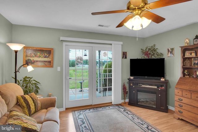 1411 CHAMI DR, Spring Grove, PA 17362