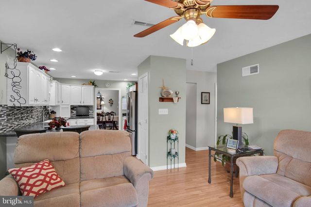 1411 CHAMI DR, Spring Grove, PA 17362