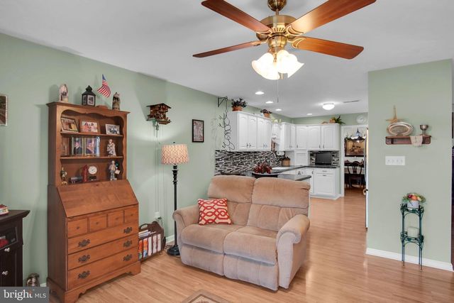 1411 CHAMI DR, Spring Grove, PA 17362