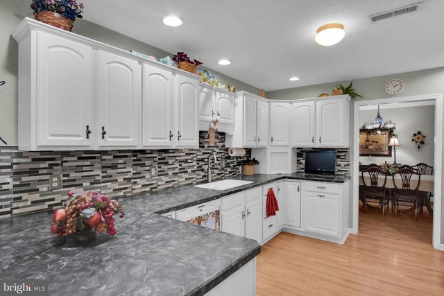 1411 CHAMI DR, Spring Grove, PA 17362