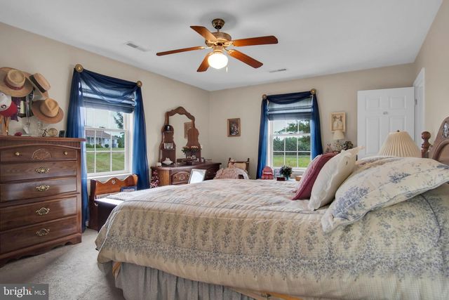 1411 CHAMI DR, Spring Grove, PA 17362