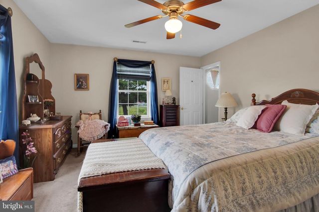 1411 CHAMI DR, Spring Grove, PA 17362