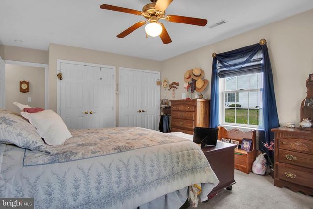 1411 CHAMI DR, Spring Grove, PA 17362