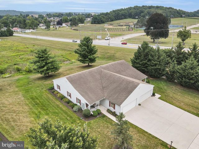 1411 CHAMI DR, Spring Grove, PA 17362