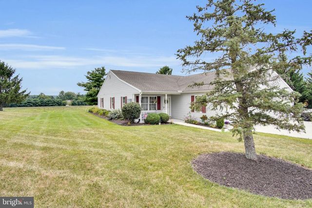 1411 CHAMI DR, Spring Grove, PA 17362