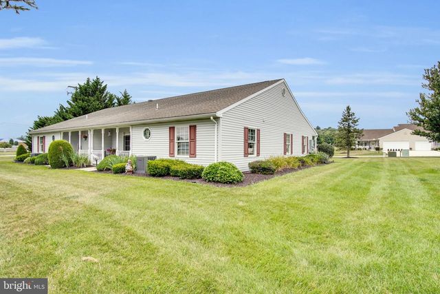 1411 CHAMI DR, Spring Grove, PA 17362