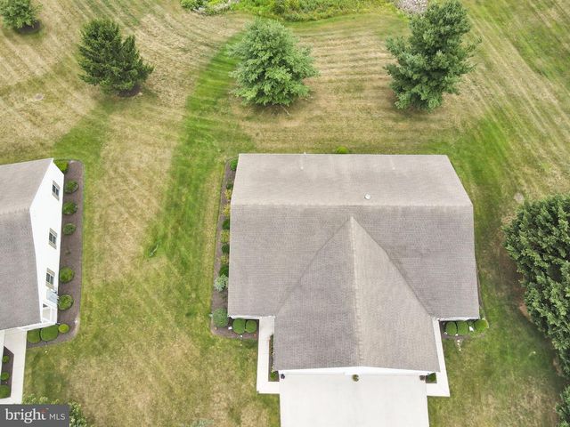 1411 CHAMI DR, Spring Grove, PA 17362