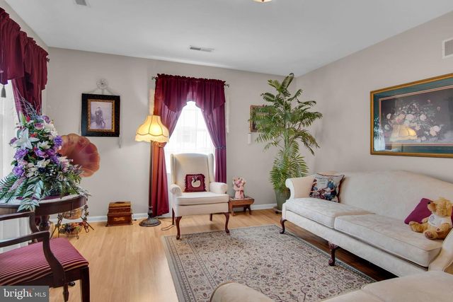 1411 CHAMI DR, Spring Grove, PA 17362