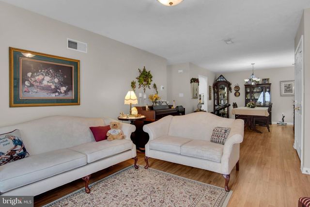 1411 CHAMI DR, Spring Grove, PA 17362