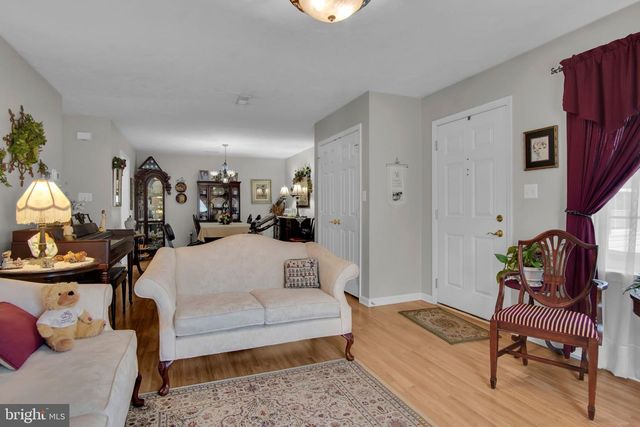 1411 CHAMI DR, Spring Grove, PA 17362