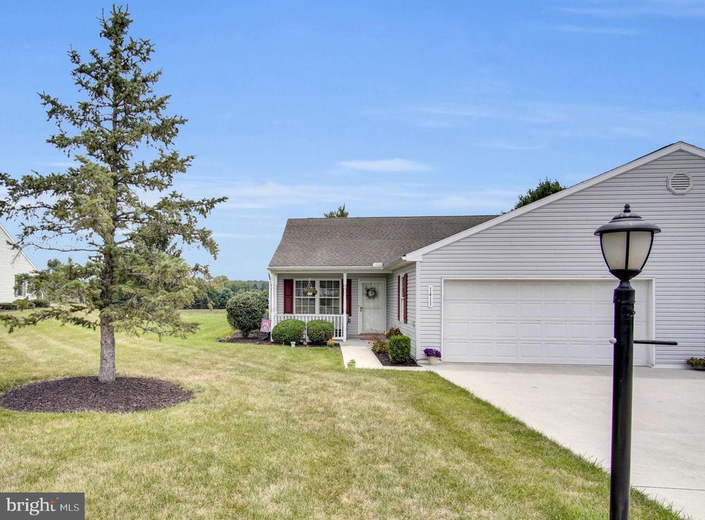 1411 CHAMI DR, Spring Grove, PA 17362