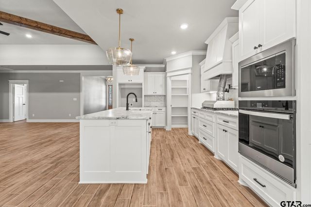 14533 Woodland Creek Dr, Tyler, TX 75706