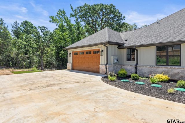 14533 Woodland Creek Dr, Tyler, TX 75706