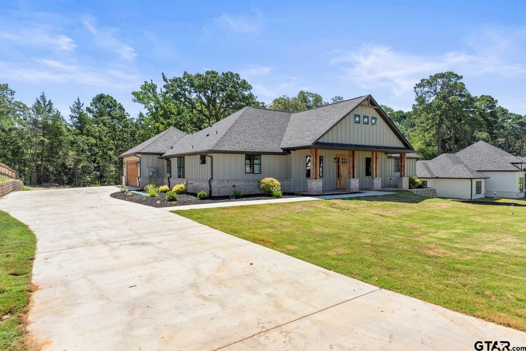 14533 Woodland Creek Dr, Tyler, TX 75706