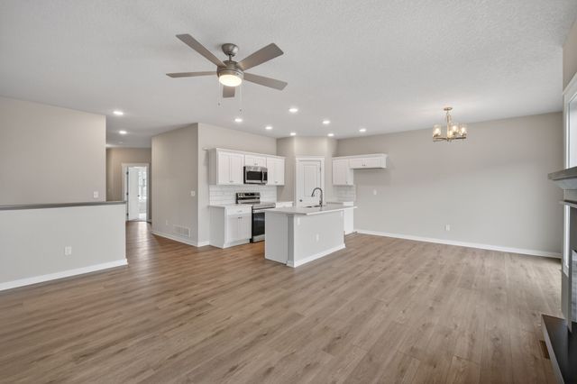 570 SE Hollow Court, West Des Moines, IA 50265