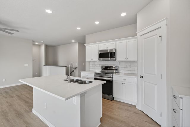 570 SE Hollow Court, West Des Moines, IA 50265