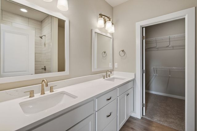 570 SE Hollow Court, West Des Moines, IA 50265