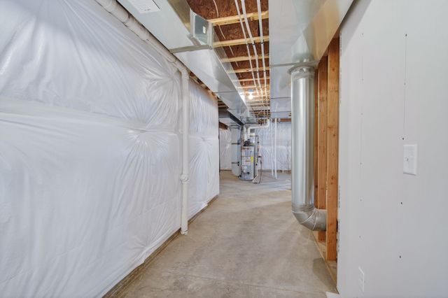 570 SE Hollow Court, West Des Moines, IA 50265
