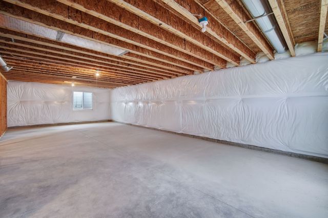 570 SE Hollow Court, West Des Moines, IA 50265