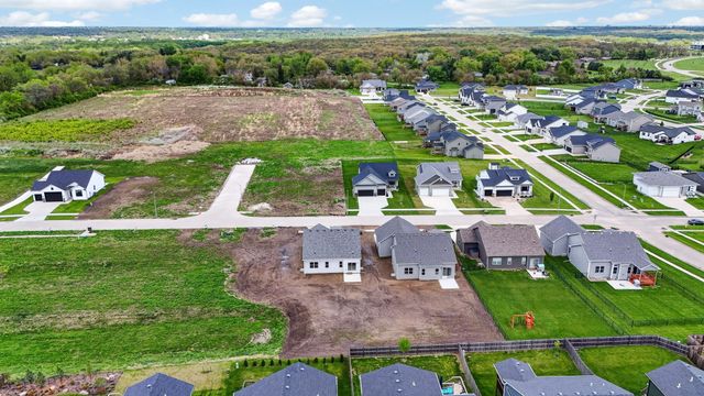 570 SE Hollow Court, West Des Moines, IA 50265