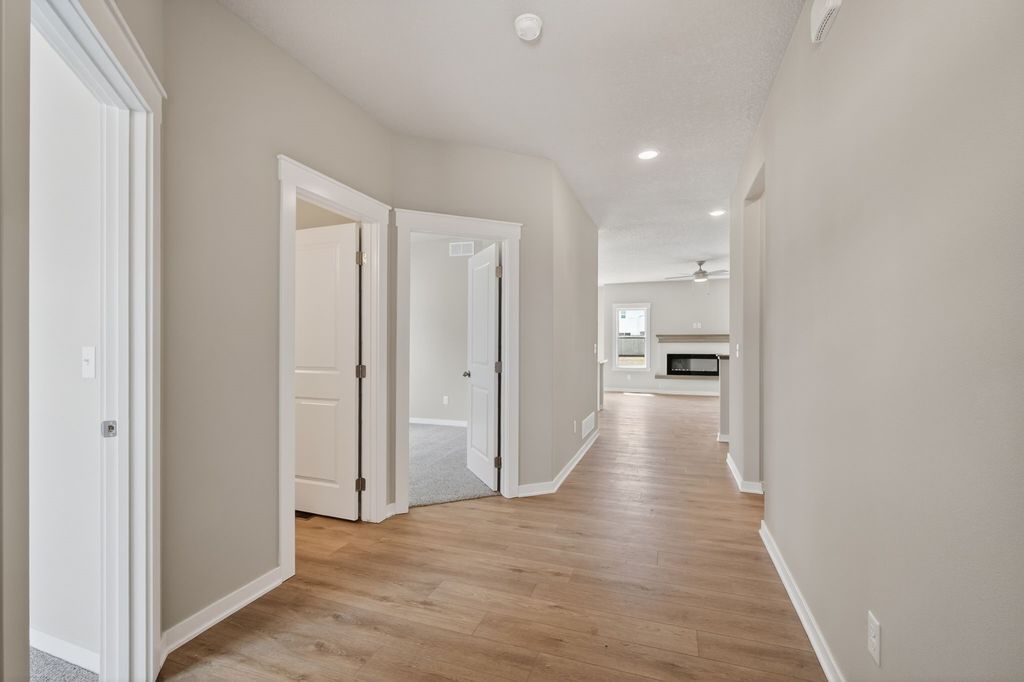 570 SE Hollow Court, West Des Moines, IA 50265