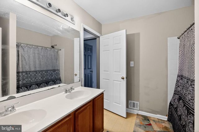 1874 TIGER LILY CIR, Woodbridge, VA 22192