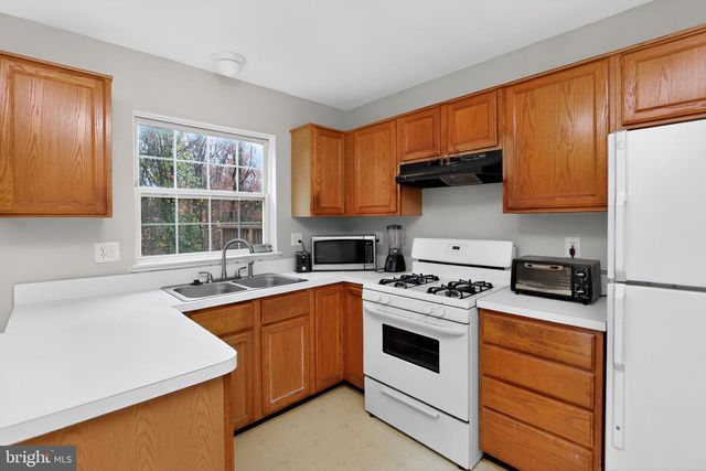 1874 TIGER LILY CIR, Woodbridge, VA 22192