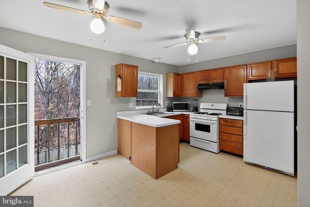 1874 TIGER LILY CIR, Woodbridge, VA 22192