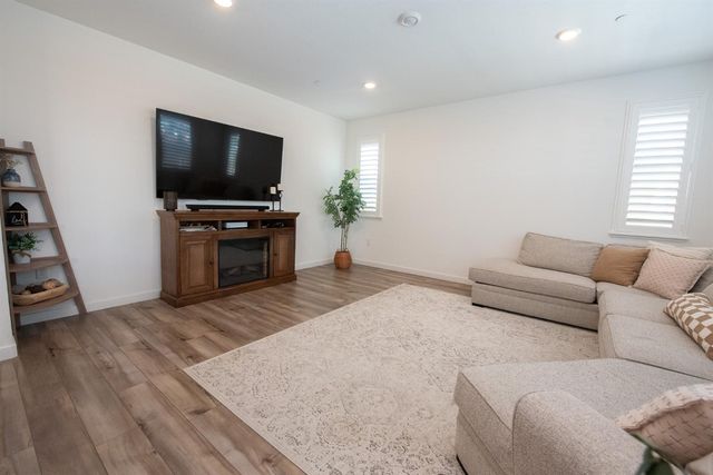 8758 Hg Madrigal Way, Elk Grove, CA 95624