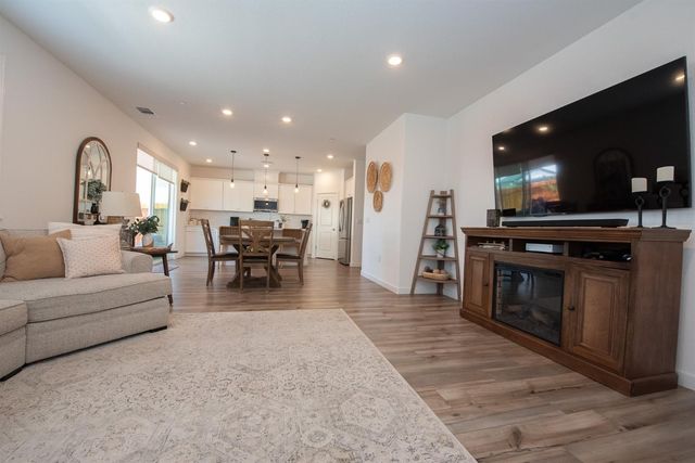 8758 Hg Madrigal Way, Elk Grove, CA 95624
