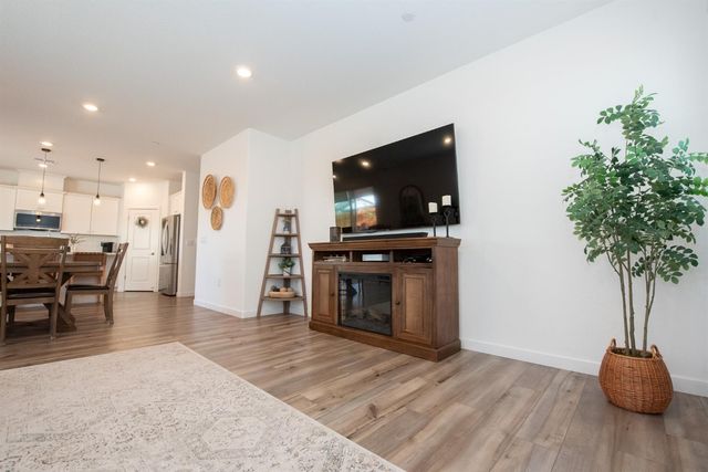 8758 Hg Madrigal Way, Elk Grove, CA 95624