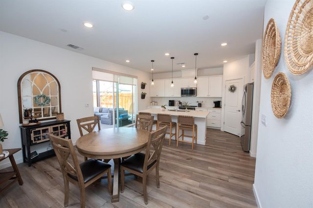 8758 Hg Madrigal Way, Elk Grove, CA 95624